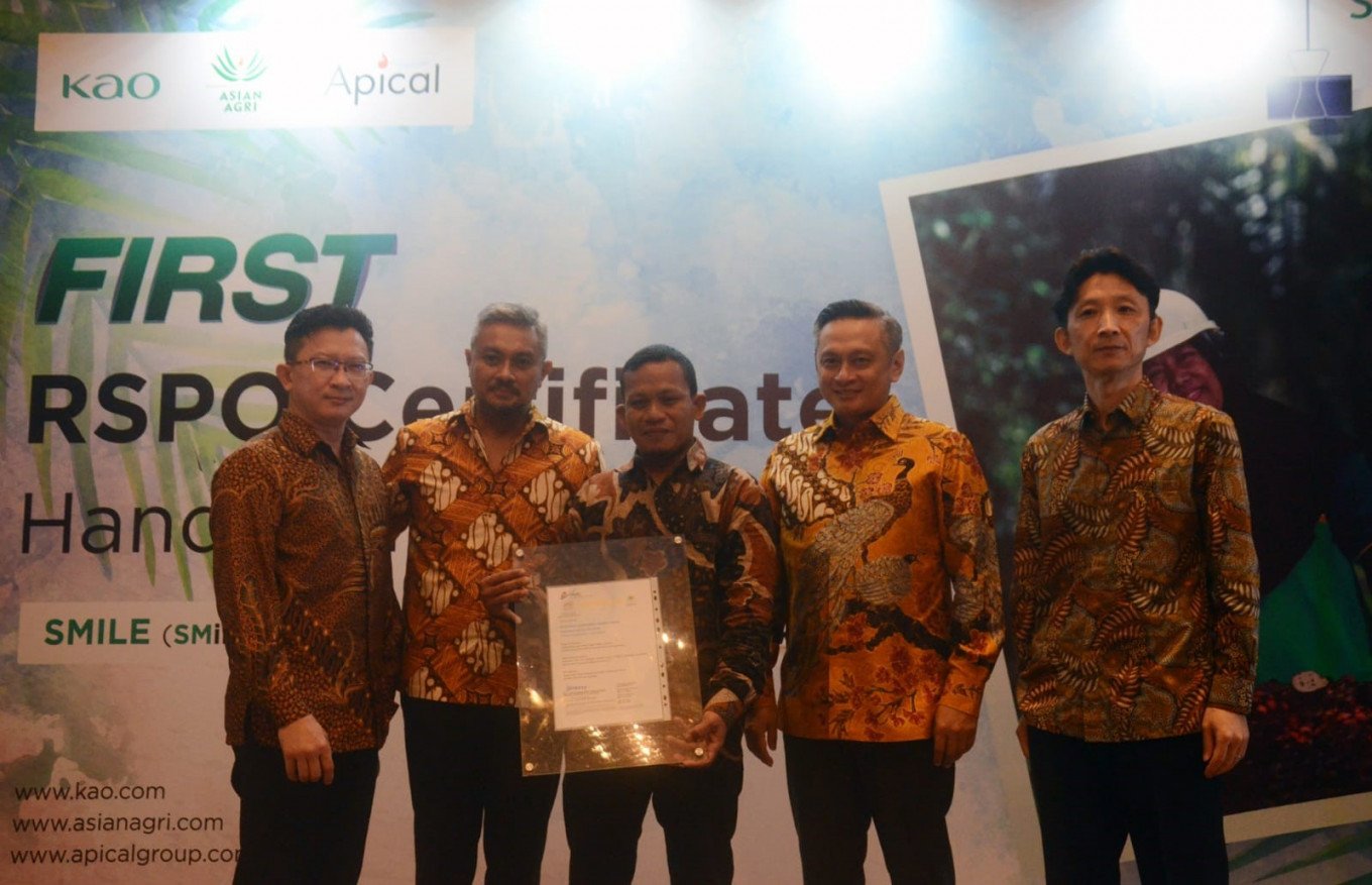 Asian Agri and Apical celebrate first RSPO certification for independent smallholders under SMILE programme