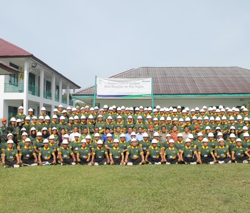 To train new generations of skilled planters in sustainable cultivation and environmentally friendly practices, Asian Agri in 2002 established the Asian Agri Learning Institute (AALI). Today, the AALI has successfully trained 2,200 graduates