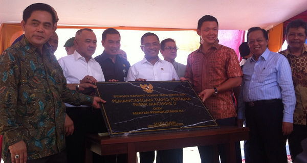 Paper Mill Facility PM3 groundbreaking group photo
