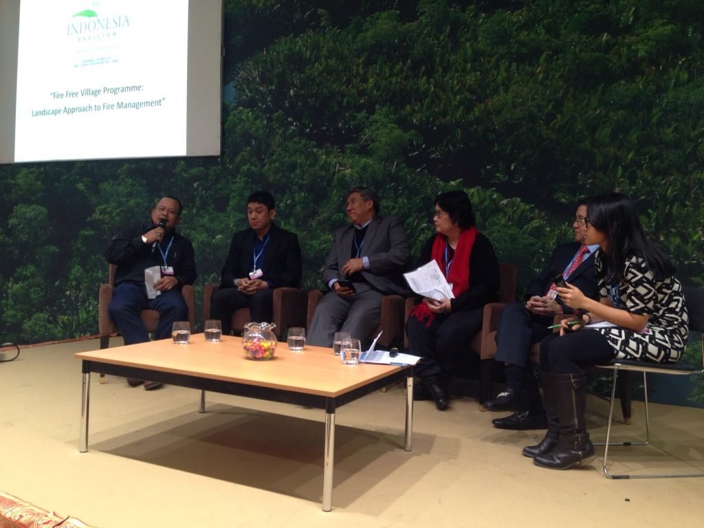 Kuala Panduk village chief Tomjon shared that the Fire-Free Village Programme involved APRIL Group providing equipment for land clearance, which eliminates the need for the use of fire.